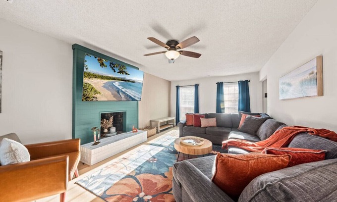 North Charleston Casa | Space for 10+ and Fenced Yard, The Indigo House!