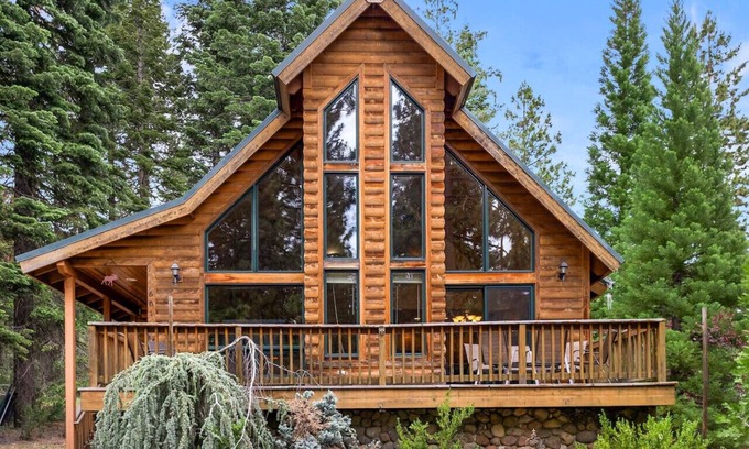Lake Almanor Country Club Cabina | Spacious Cabin Retreat