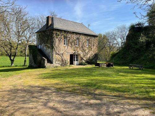 Solesmes Casa | Spacieuse maison au bord de la rivière, proche du Mans, avec équipements modernes, idéale pour familles - FR-1-410-440