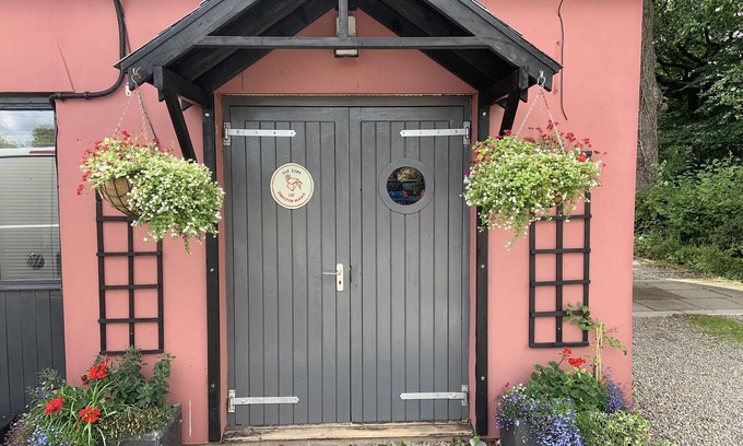 Cowbridge Cabaña | Amplio alojamiento de dos habitaciones en un entorno rural idílico