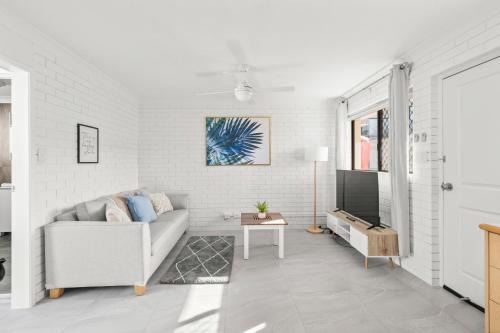 Southport Apartamento | Spacious 1-Bed with Swimming Pool & Tennis Court