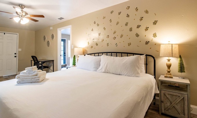 Ahwahnee Casa | Spacious 1-BR Home w/ King Bed near Yosemite