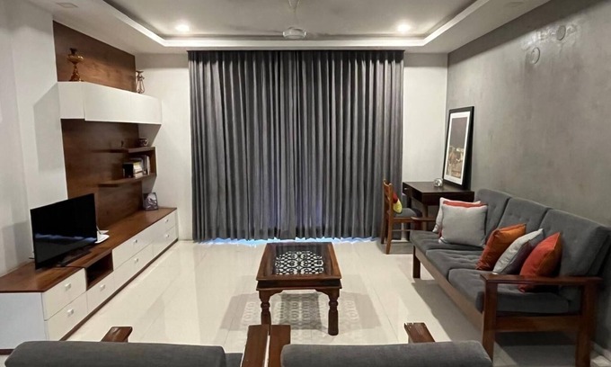 Malleshwaram West Apartamento | Spacious-1400sft 2BHK apartment in Malleswaram Bengaluru with AC, WiFi