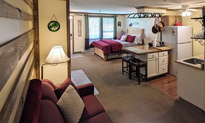 Snowshoe Condominio | SPACIOUS 1st Flr Studio 3 min Walk 2 Slopes, Bike-friendly, Ridgewood #50