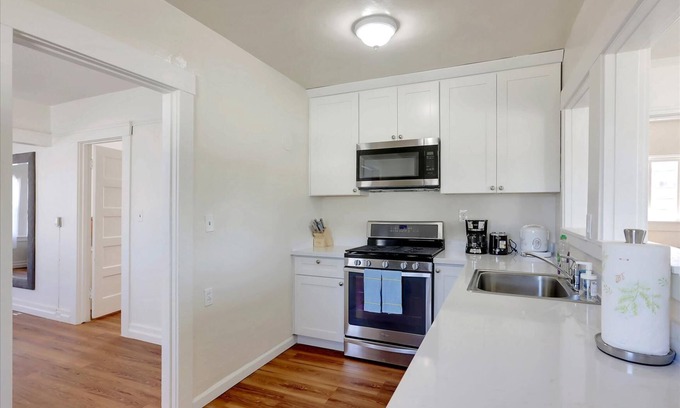 El Cerrito Casa | Spacious 2/1 House newly Renovated - Walk to Bart
