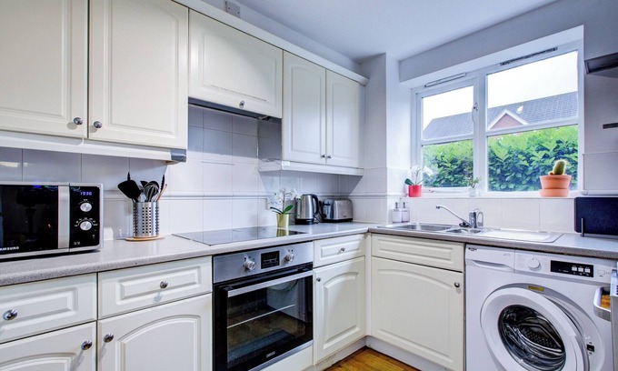 Eltham West Apartamento | Spacious 2-bed Apartment, Family With Pets Welcome