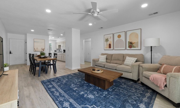 Fairhope Casa | Spacious 2 bedroom cottage; KING BED; fenced yard