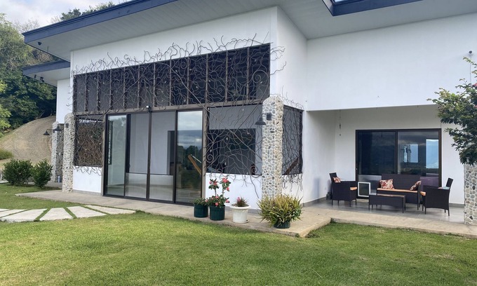 San Isidro de El General Casa | Spacious 2 BR / 2 BA Home w/ Organic Farm, Greenhouse and Breathtaking Views.