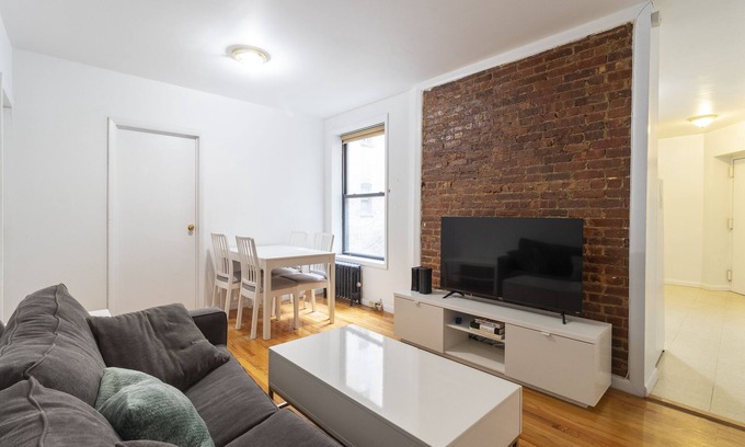 Upper East Side Apartamento | Spacious 2 BR on Upper East Side