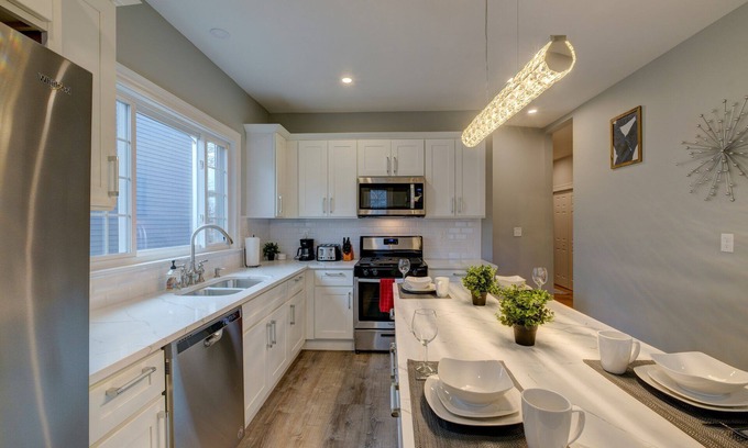 Roxbury Apartamento | Spacious 2bd/1ba | Free Parking | 3D TOUR 5233