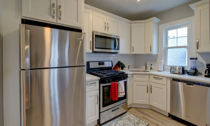 Roxbury Apartamento | Spacious 2bd/1ba | Free Parking | 3D TOUR 1203