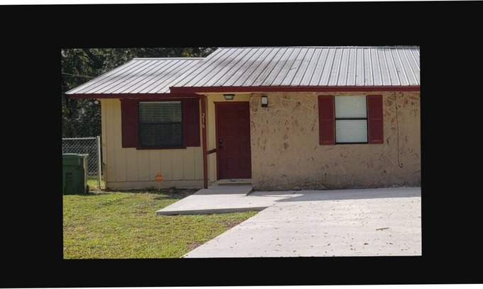 Palatka Apartamento | Spacious 2BR in Duplex - left