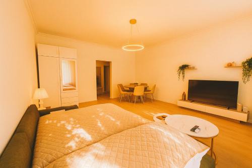 Nivy Apartamento | Spacious 2BR Retreat for Families & Friends near City Center