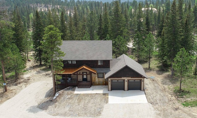 Lead Cabina | Spacious 3,000 Sq. Ft. Lodge W/ Hot Tub, Walking Distance to Clubhouse Pool!