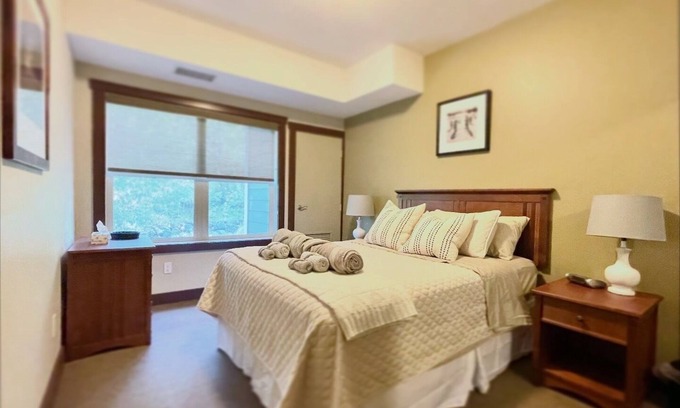 East Kootenay Condominio | Spacious 3 Bdrm, 2 Bath Condo in Fernie! Walk to Downtown, Ski 6 mins away!