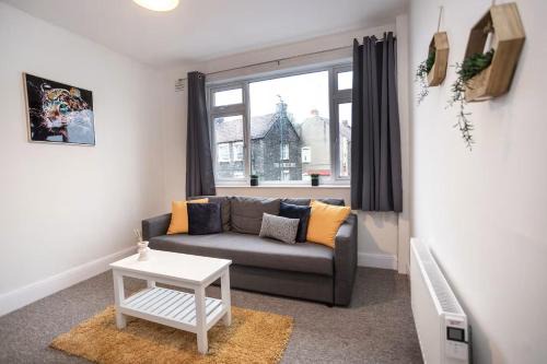Staple Hill Apartamento | Spacious 3 Bed Apartment-Free Parking-Wifi