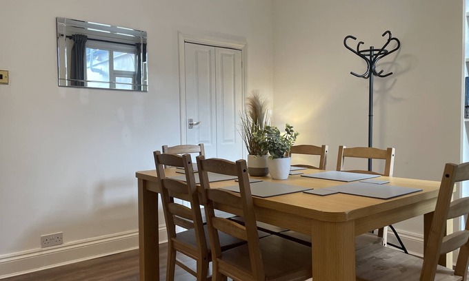 Reading Casa | Spacious 3 bed in Reading Centre With Parking!