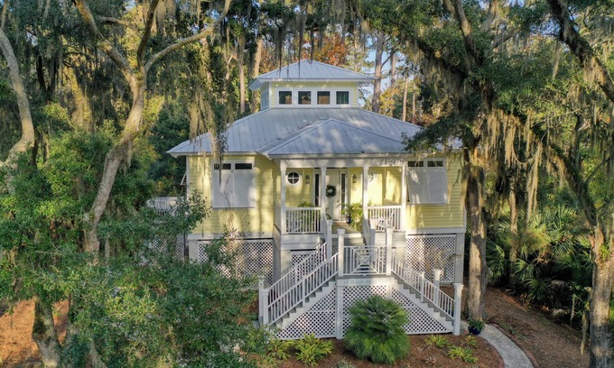 Daufuskie Island Casa | Spacious 3-bedroom house- walk to beach with WiFi on enchanting Daufuskie Island