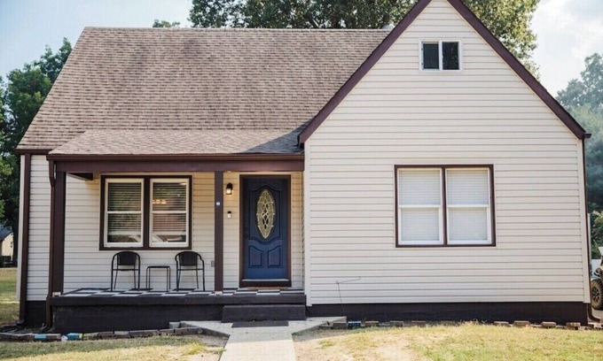 New Madrid Casa | Spacious 3-bedroom 2 story house in New Madrid near boat ramp with a toy room!