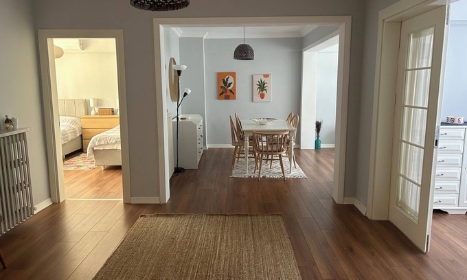 Moda Apartamento | Spacious 3-bedroom apartment with WiFi, AC in wonderful Kadıköy Istanbul