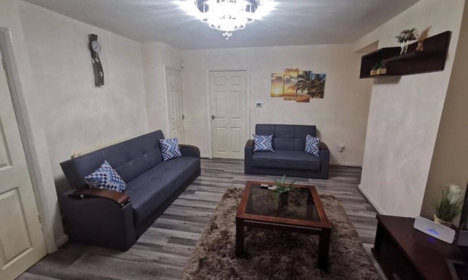 Sutton Coldfield Casa | Spacious 3-bedroom home