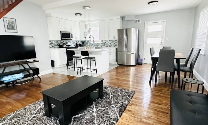 Alden Manor Casa | Spacious 3 -Bedroom Home: Your Perfect Family Haven Awaits!"