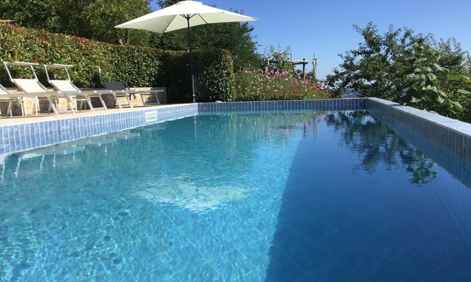 Polinago Apartamento | Amplio apartamento independiente de 3 dormitorios con piscina y vistas panorámicas.
