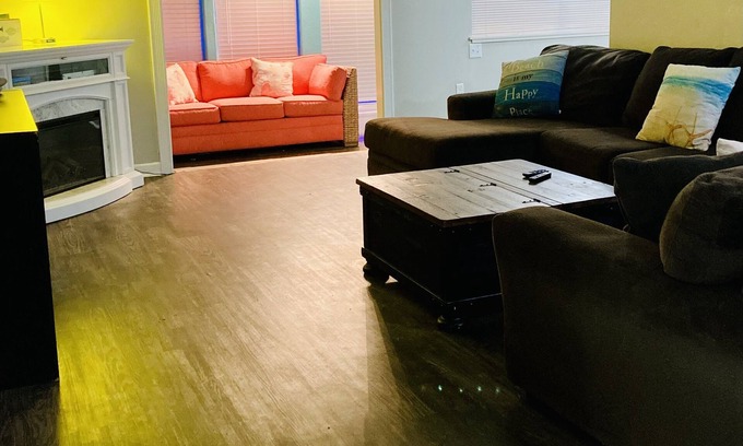 Texas City Casa | Spacious 3BR Brick Home, Sleeps 9❤️Free Parking❤️No Pet Fee❤️No Extra Guest Fee🏖️