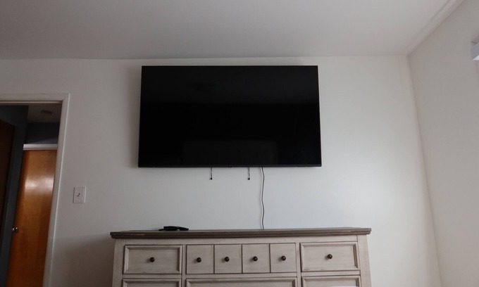 Warren Casa | Spacious 3BR Home / Smart TVs, Stocked Kitchen & Family Comfort