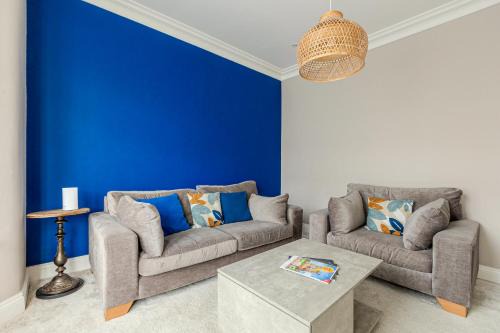 Seven Kings Apartamento | Spacious 3BR Home with Garden & Parking, Ilford