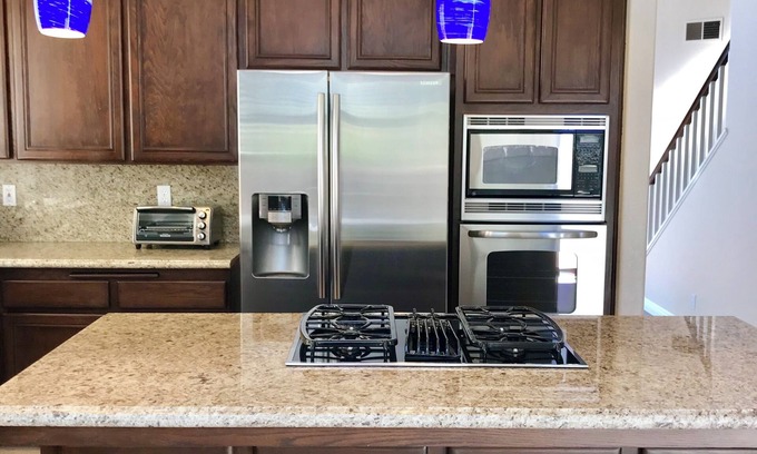 Vista Casa | Amplia casa de 4 Bd conveniente para Legoland, Carlsbad Outlets, playas.