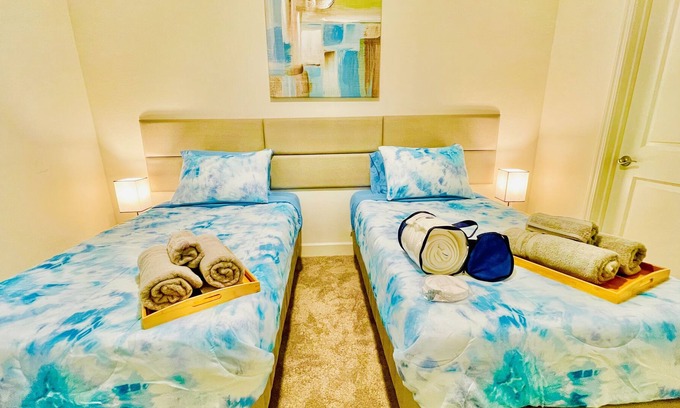 Lodi Casa | Spacious 4-Bed, 2.5 Bath New House - Sleeps 11, Minutes from Shopping Market