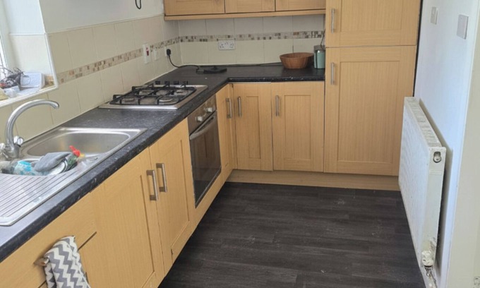 Dudley Casa | Spacious 4 Bed Home with Memory Foam Mattresses!