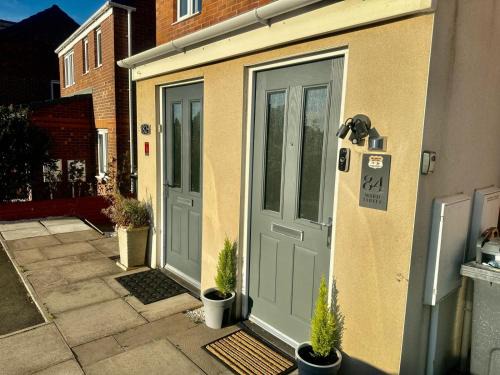 Wolverhampton Casa | Spacious 4-Bed House Close to City Centre
