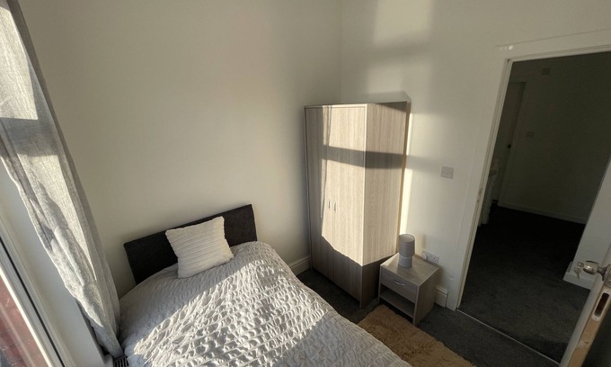 Chorlton-on-Medlock Casa | Spacious 4-Bedroom House in Manchester!
