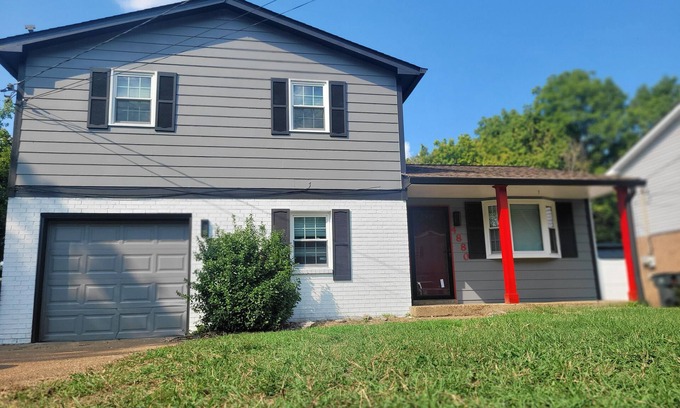 Antioch Casa | Spacious 4-bedroom house in fantastic Nashville with AC, WiFi Sleeps 14