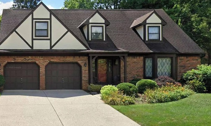 Mount Air Casa | Spacious 4-bedroom house with WiFi, in Worthington Hills