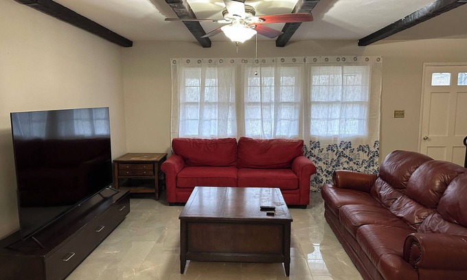 Rolling Road Farms Casa | Spacious 4-bedroom house in cool Woodlawn with AC, WiFi Baltimore DC area