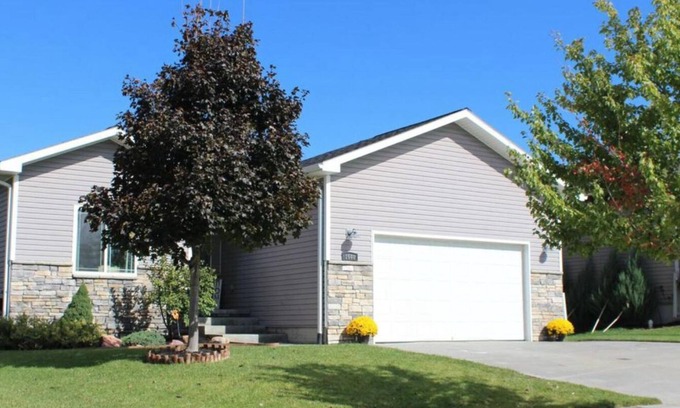 Lincoln Casa | Spacious 4-bedroom house with AC, WiFi in NW Lincoln