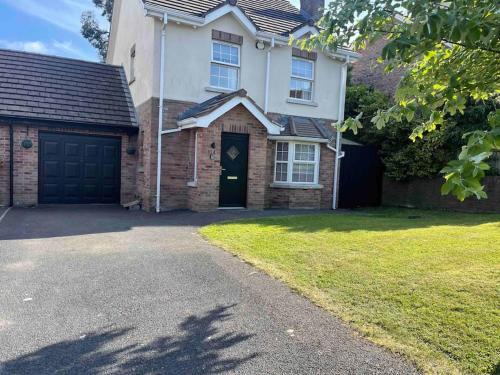 Dunmurry Casa | Spacious 4 bedroom house with large garden