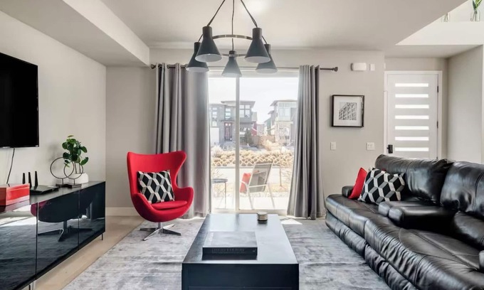 Northfield Casa | Spacious 4-bedroom house with WiFi, AC in delightful Central Park Denver
