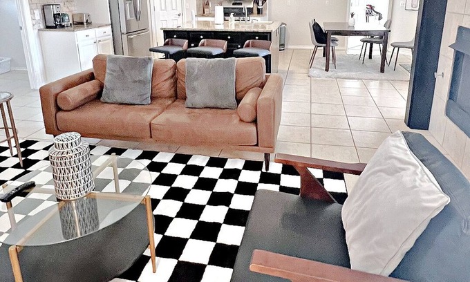 Yukon Casa | Spacious 4-bedroom house in OKC Suburb with WiFi, AC