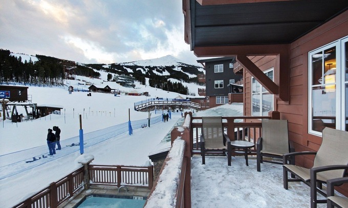 Peak 8 Condominio | Spacious 4 Bedroom Steps From Winter Activities Condo by RedAwning