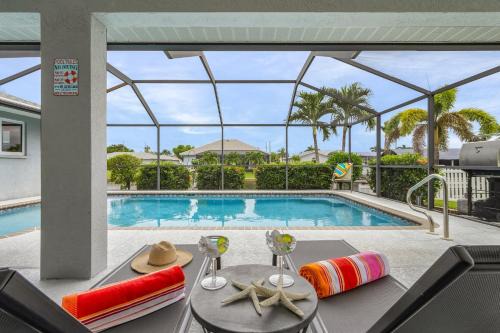 Pelican Casa | Spacious 4-Bedroom Villa with Private Pool and Canal View- Villa Red Coral - Roelens