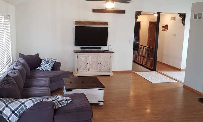 Bourbonnais Casa | Spacious 4 bedroom3 bathroom home Great for Families or Co-workers sharing space