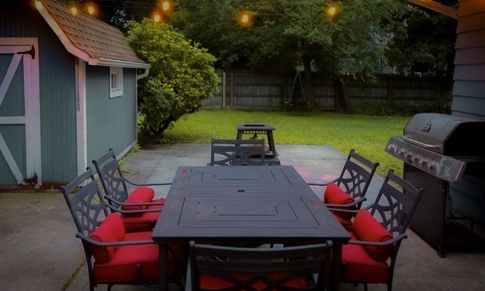 Chesterton Casa | Spacious 4 BR 10 mins to 🏝 Near Chicago Sleeps 12