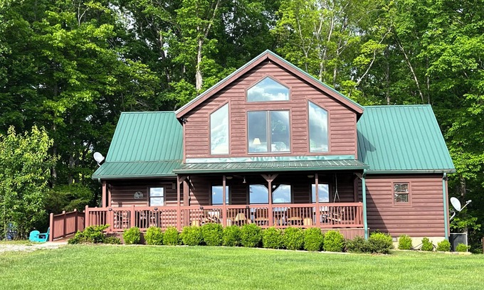 Spencer Cabina | Acogedor Amplio Chalet de 4 dormitorios situado a 2 millas de Fall Creek Falls