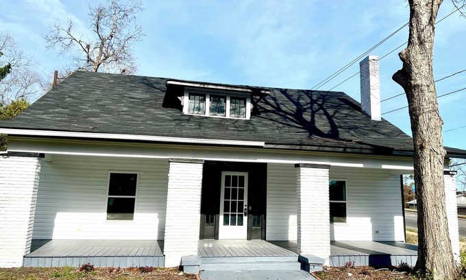 Clanton Casa | Spacious 4BR Downtown Clanton Retreat Walk to Shops & Dining, Sleeps 12