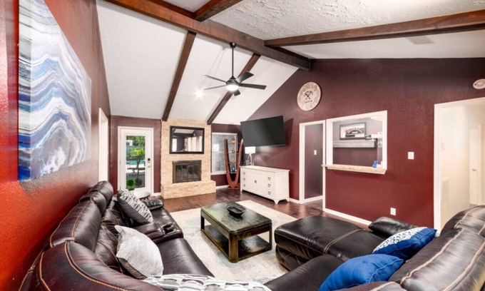 Timberlake Estates Casa | Spacious 4BR Oasis w/ Pool, Grill, & Bar–10 Guests