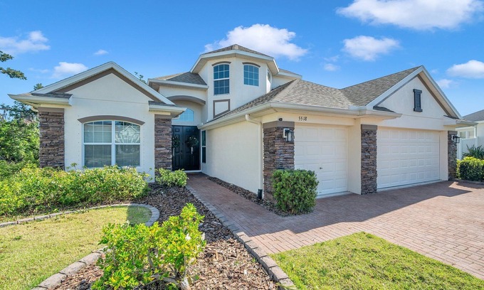 Palmetto Casa | Spacious 5-bedroom 3 full Bath house on large lot & cul-de-sac close to beaches